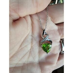 DK 925 Sterling Silver Peridot Pendant Necklace (Trillion Cut) — JTV Style